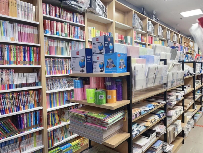 學(xué)校附近開文具店，店鋪規(guī)模一般是多少合適